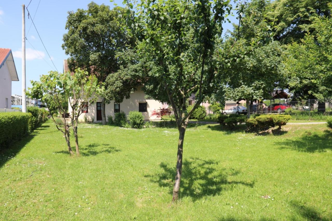 Maple Place Velika Gorica Exterior foto